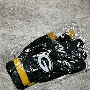 GB Packer logo Gloves NWT